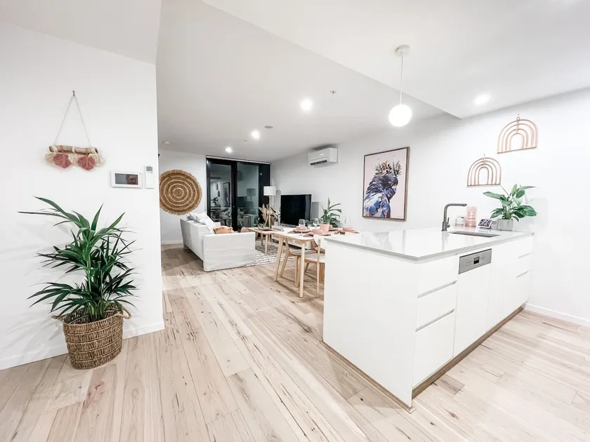 Luxury Apartment in Canberra CBD - Image 1