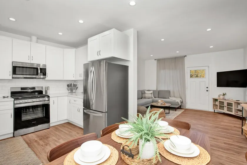 Hollywood Burbank Train House *3 Bed / 2 Bath* - Image 1