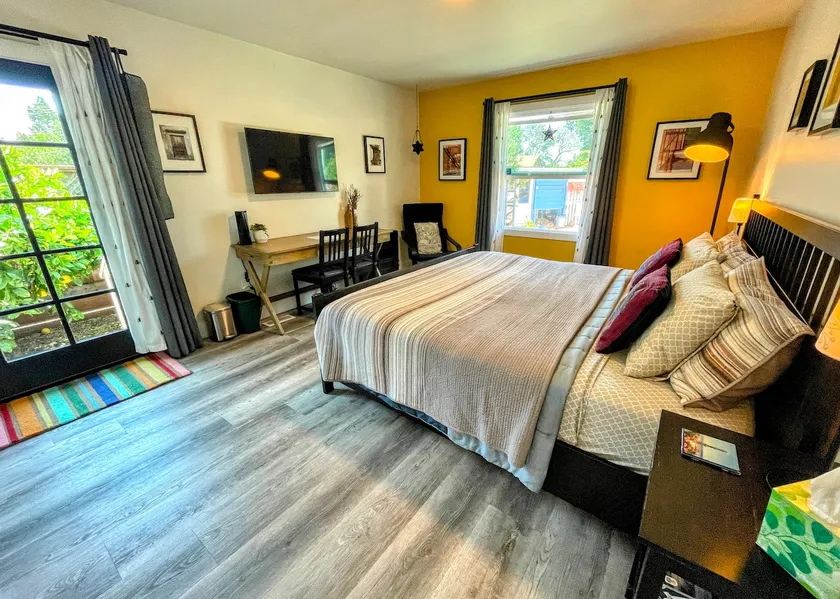 Sunny Private Suite Near Harbor & Beach - Image 1