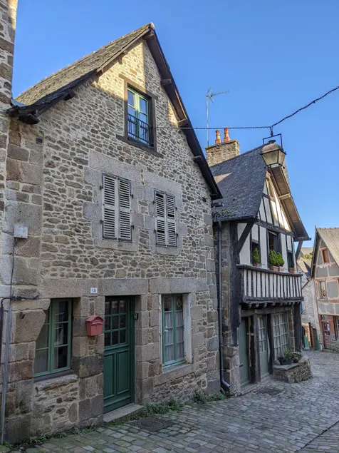 Historic Townhouse in the Centre of Dinan - Image 1