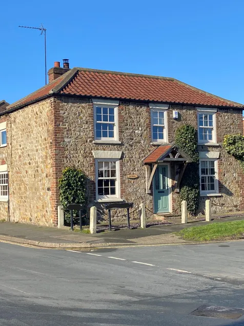 Holiday Cottage, Yorkshire Coast, Parking, 3 Bedrooms Sleeps 6 - Image 1