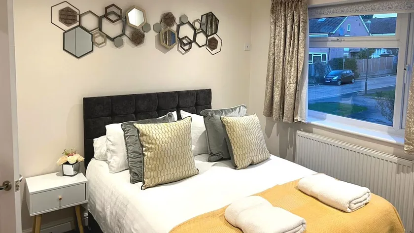 Spacious 3Bed&1Bath Pet Friendly Flat w/ Free WiFi - Image 1
