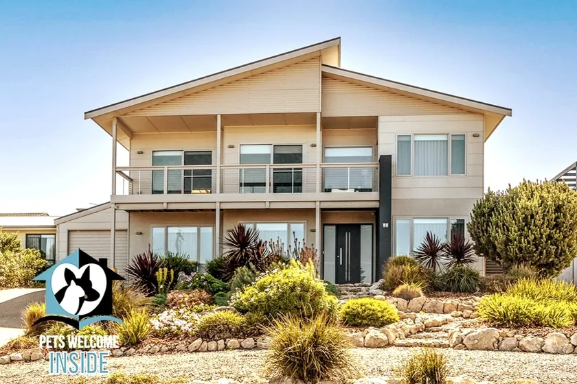 Majestic Ocean Views in Architectural 3BR House - Image 1