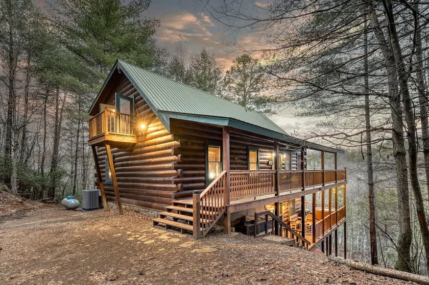 2 acre secluded Retreat Private creek Spa Gameroom - Image 1