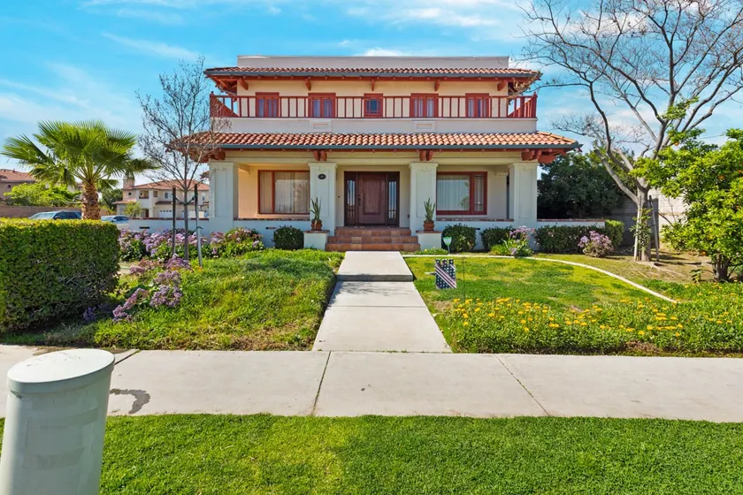 Historical Home Meets Modern Touch. - Image 1