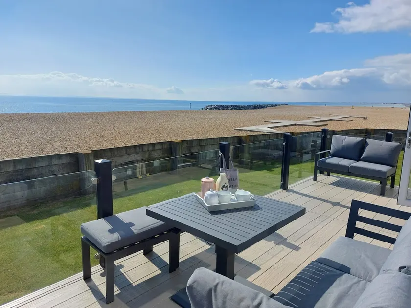 Sunset Lodge, Seafront Views Premier Holidays - Image 1