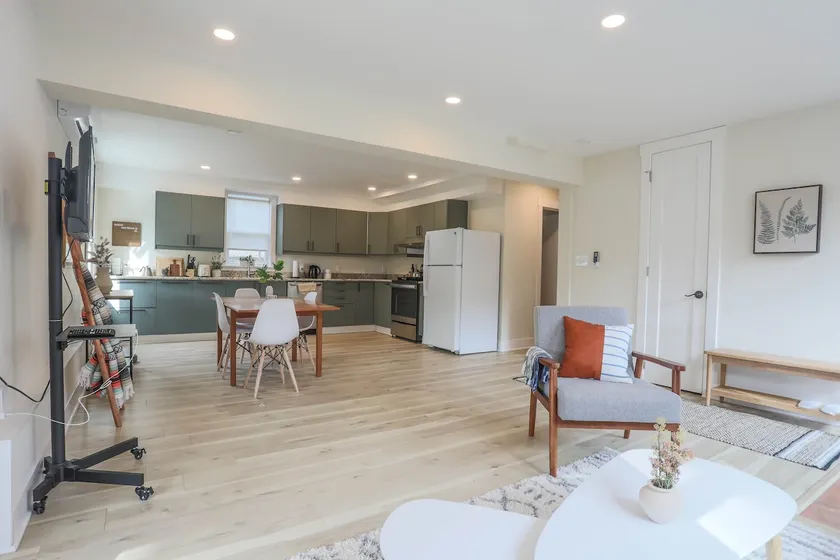 2 Bed/2 Bath Near Public Transport Oakland - Image 1