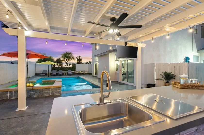Contemporary Villa w/Pool, Spa & more! - Image 1