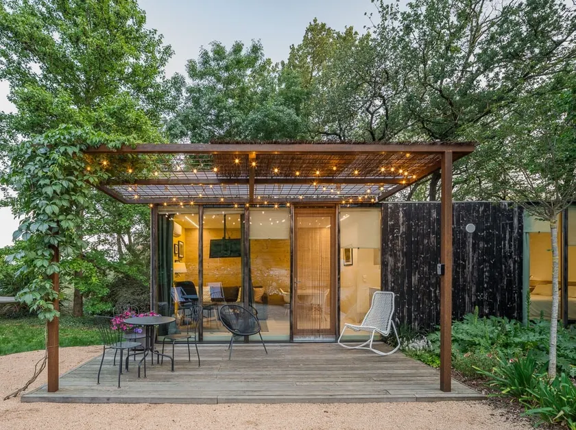 A small apartment surrounded by nature - Image 1