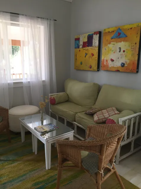 Adorable , 1 bedroom guesthouse with sleeping loft - Image 1