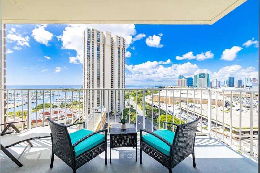 Cozy 2-Bedroom Next to Ala Moana Beach & Mall !!! - Image 1