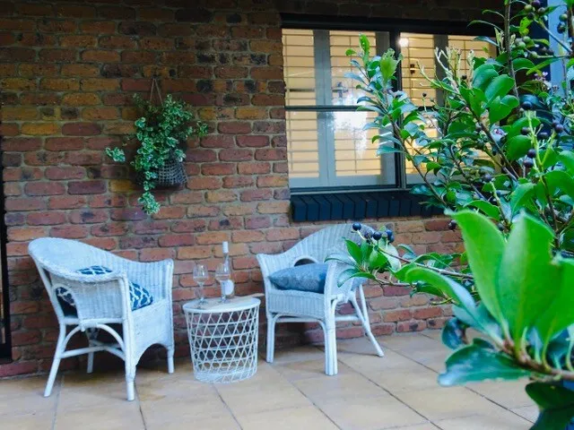 Birdsong in picture postcard Maleny - Image 1