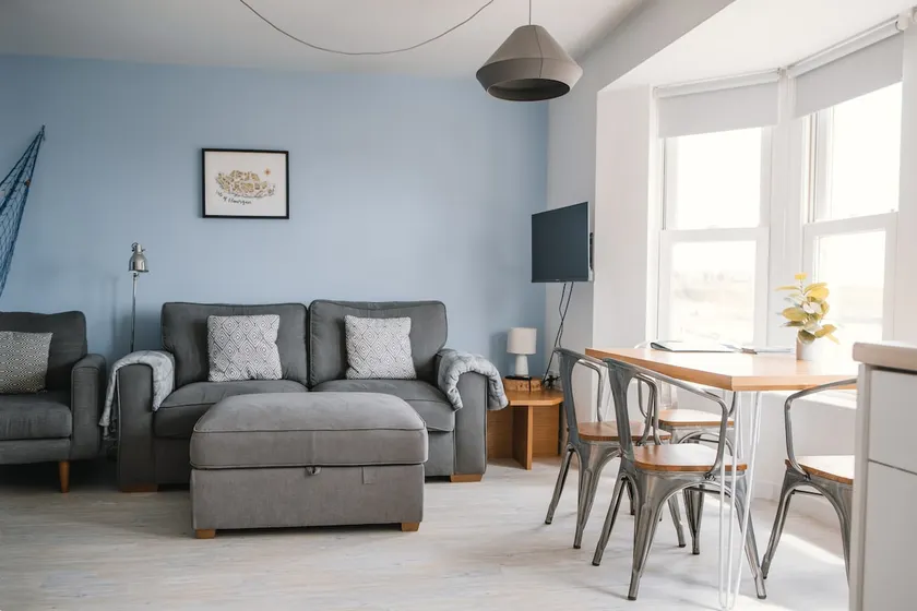 Beachfront Apartment with Private Parking in Barry - Image 1