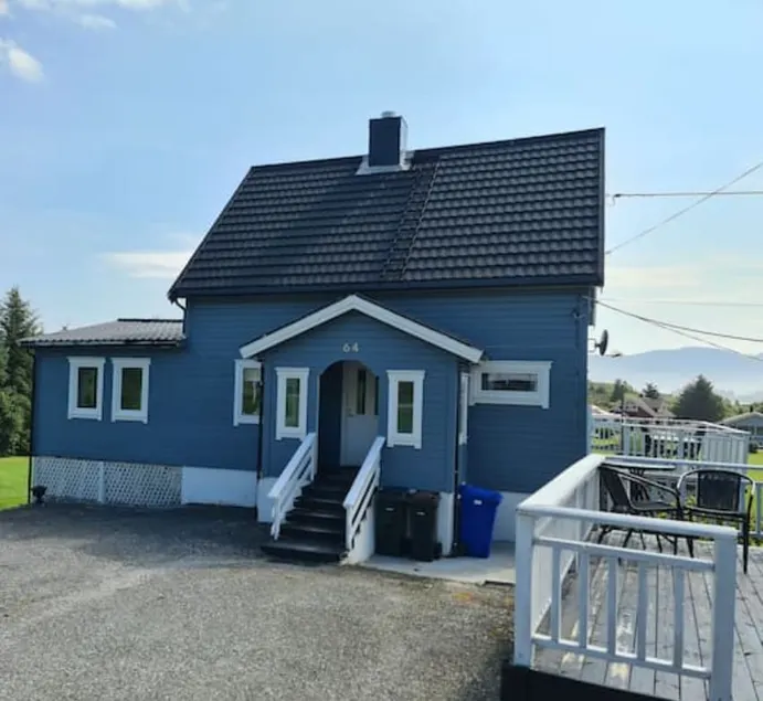 Cozy house with garden in Herøy on Sunnmøre. - Image 1