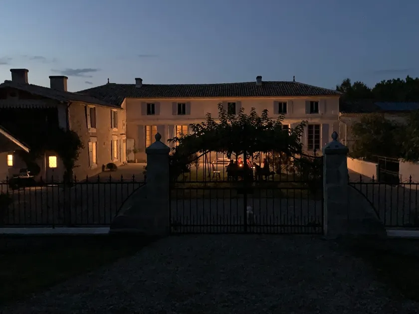 Gorgeous Gite in peaceful setting with pool & lake - Image 1
