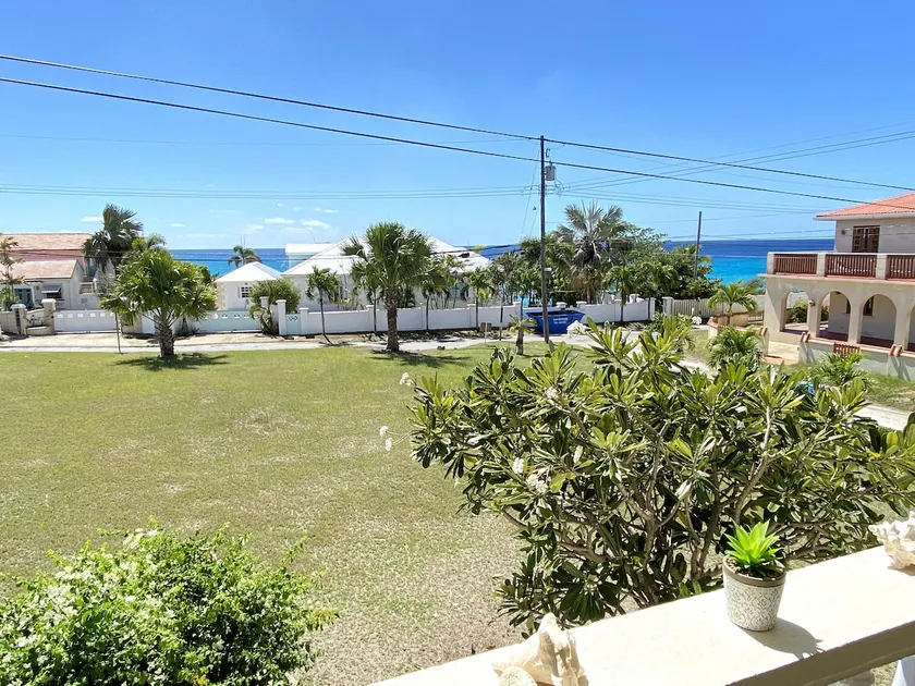 Atlantic Shores Breeze Upstairs Beach Apt - Image 1