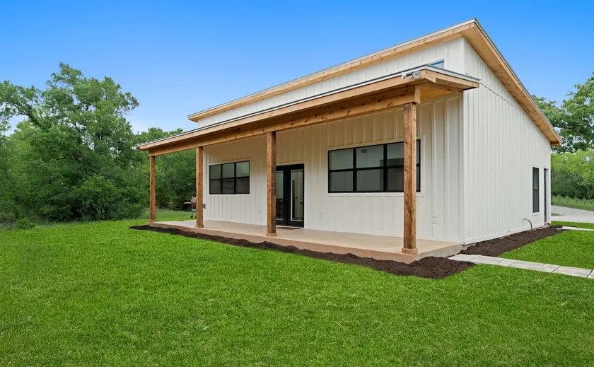 Beautiful Home on 5 Acres -King Bed - Image 1