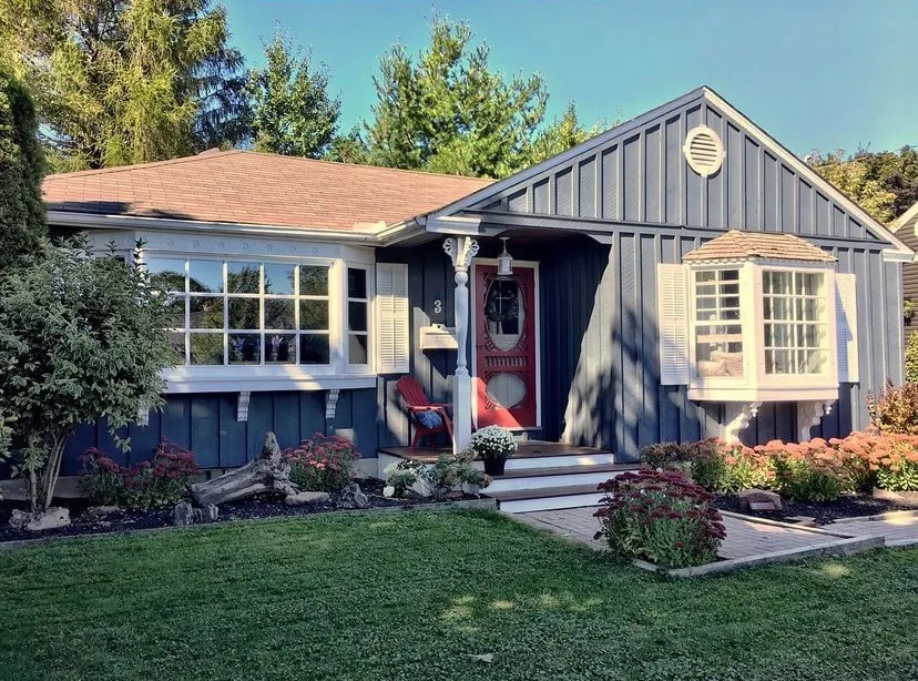 Grimsby Beach Cottage - Image 1