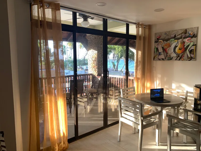 Chic and comfortable condo across from the beach - Image 1