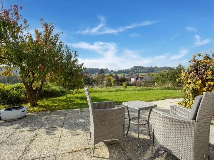 Large apartment with its own large terrace - Image 1