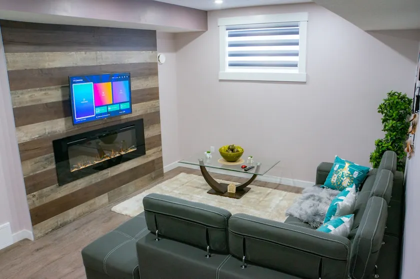 Brand New Adorable -1 Bdr suite- private entrance - Image 1