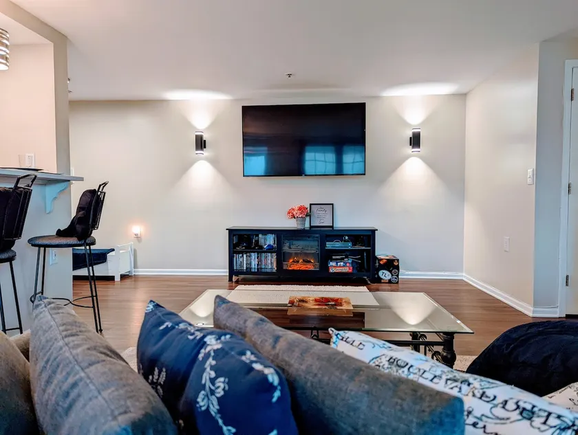 Lovely Luxury Condo - Image 1