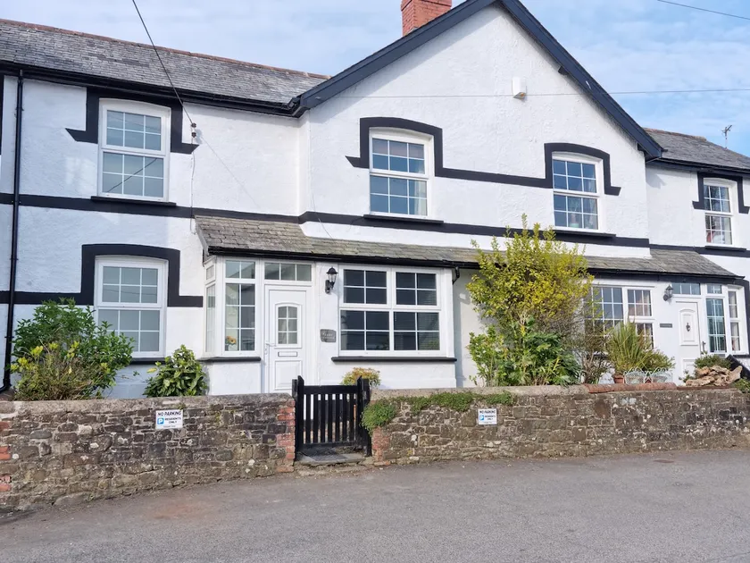 Cliff Cottage, Horns Cross, Peppercombe, Devon - Image 1