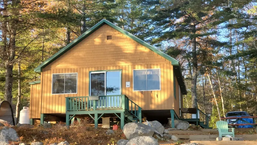 Beautiful lakefront cottage, Ambajejus Lake - Image 1