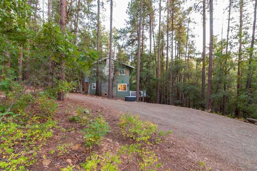 ♨ Acre Retreat w/ HotTub ♨ Secluded in the National Forest ♨ 9mi to downtown ♨ - Image 1