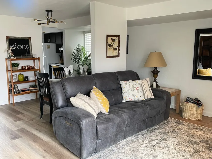 ”The Birdhouse” 2-bedroom duplex, newly renovated - Image 1