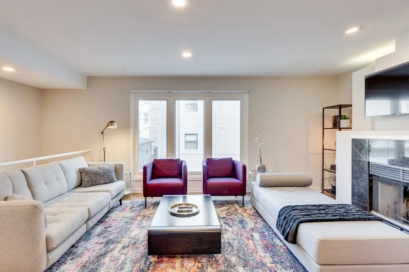 Upscale 4-Bedroom Townhouse w/Garage - LOCATION - Image 1