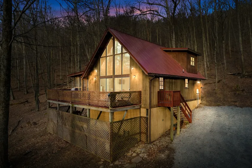 Secluded Mountain Cabin on 5 Acres Near Lake - Image 1