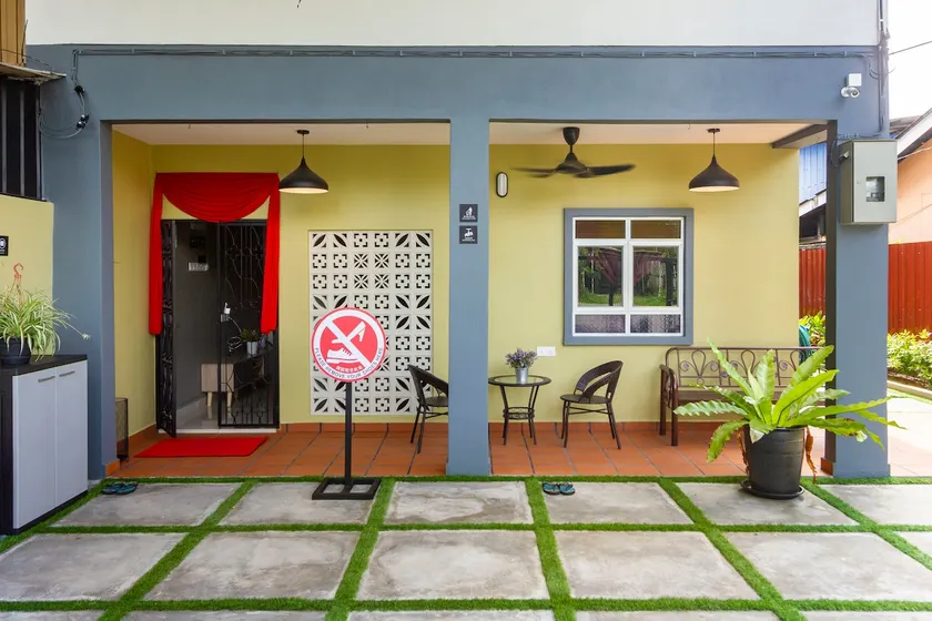 Explore 4BR Gardenhouse Retreats (Free Parking) - Image 1