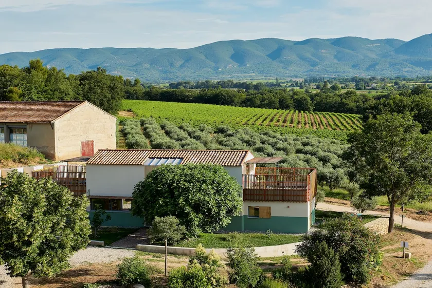 Contemporary designer house in Luberon for 6 people - Image 1