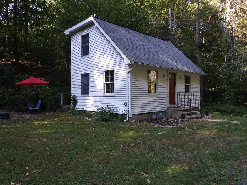 Private and Serene home close to I-84 and shopping - Image 1