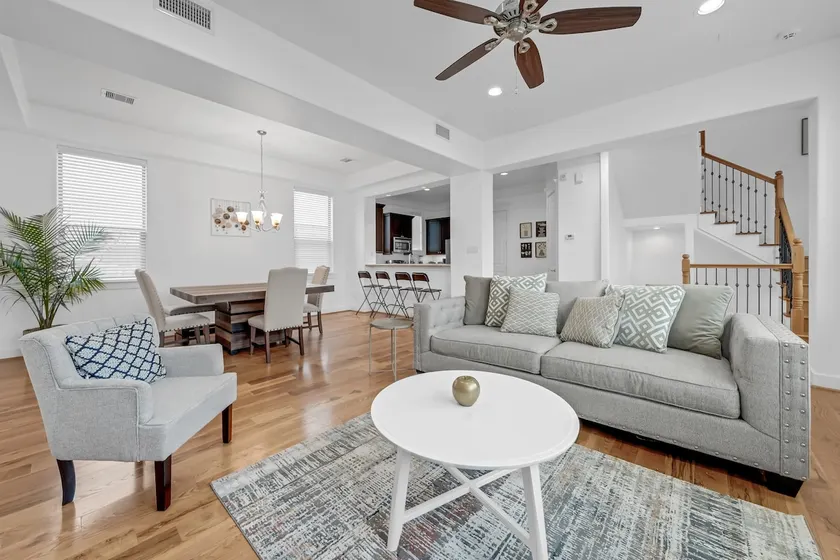 🏠Large/Beautiful pet friendly🐶 Heights townhome - Image 1