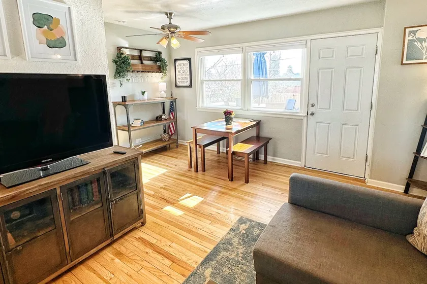 Entire 2 bdrm home w/ gated backyard pet friendly - Image 1