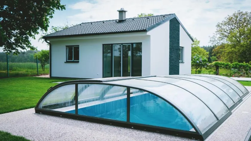 Cheerful villa with pool - Image 1