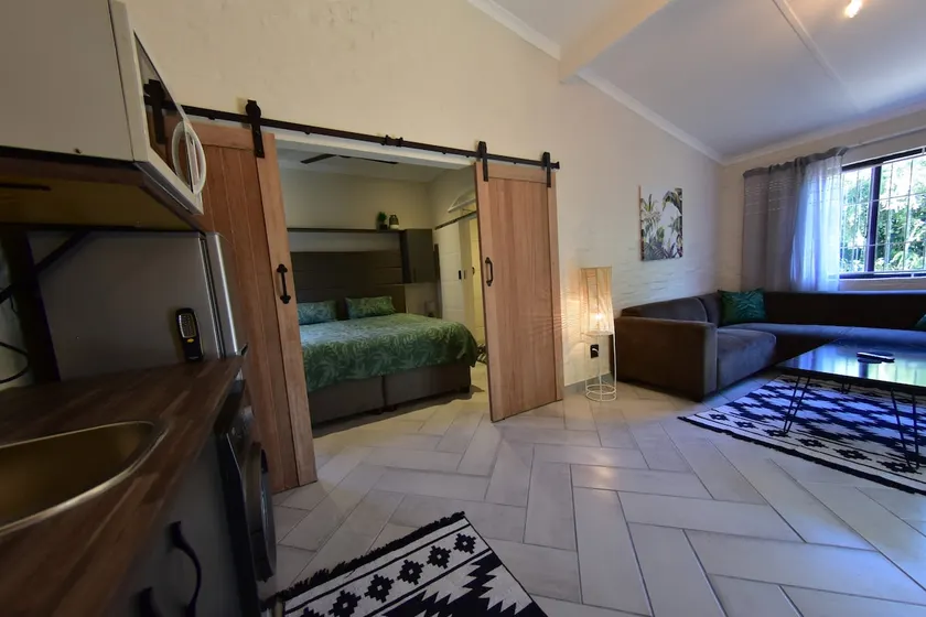 Palm Cottage - 1 bedroom, patio and back-up power - Image 1