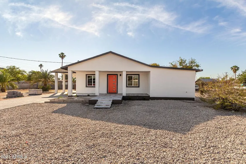 Modern home in quiet neighborhood - Image 1