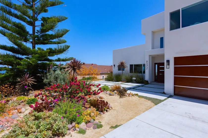 Oceanview Luxury Home - 5 Bedroom - 5 Baths - 3 Decks - Walk to Beach - Image 1