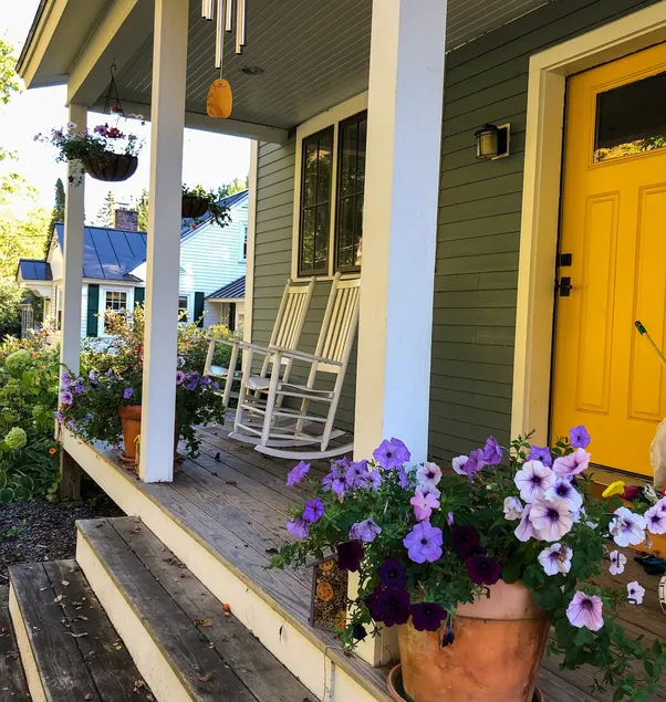 Bright, open, in-town 3-bedroom - Image 1