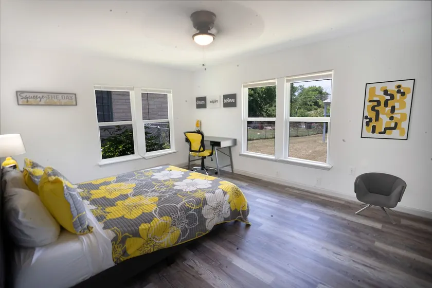 NEW Designer 4/2 Walking Distance to Baylor Scott - Image 1
