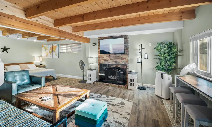 Reno 4BR - Sleeps 14 - 5 Min to Downtown & UNR - Image 1