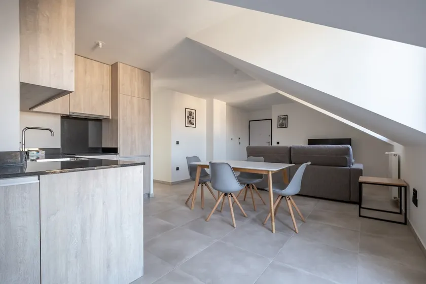 Beautiful bright apartment with mini terrace - Image 1