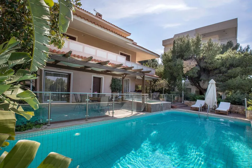 Exceptional Villa in Voula near the sea - Image 1