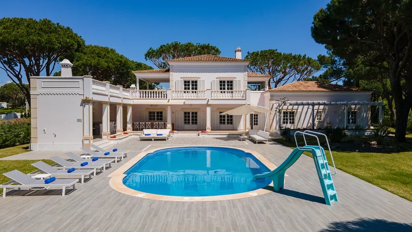 Portuguese mansion close to marina, golf and beach. - Image 1