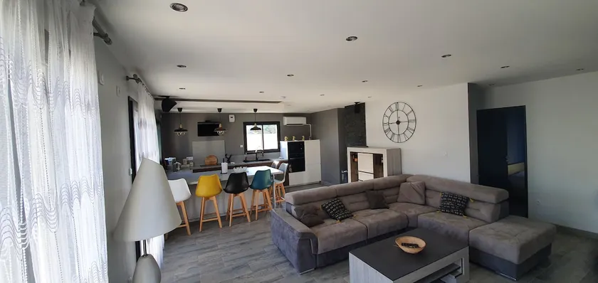 Cozy house with pool - Image 1