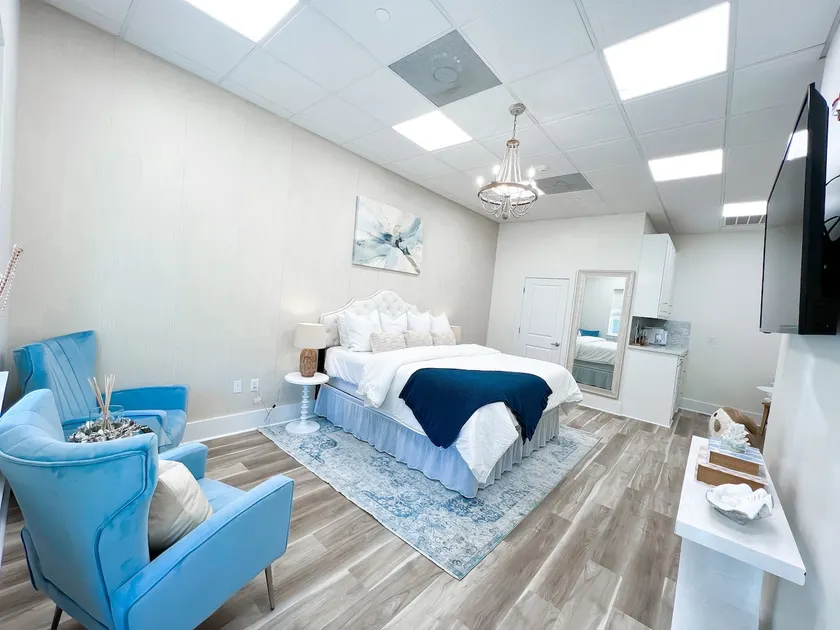 King Size Suite located in Downtown Ocean Springs - Image 1