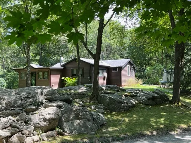 Cheerful Private 3 Bedroom Cottage in Cold Spring - Image 1